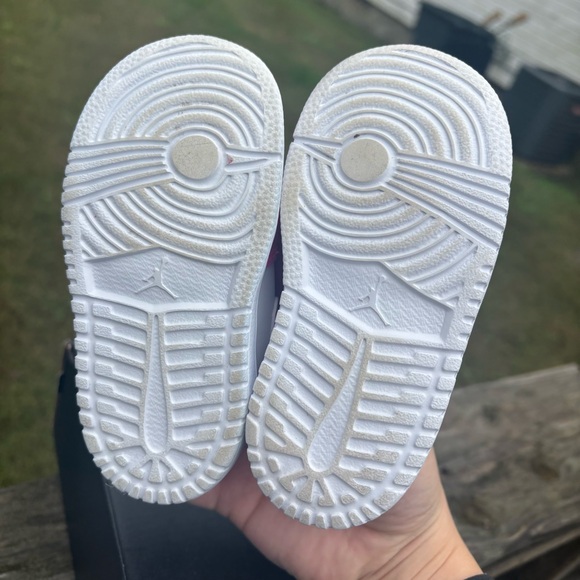 Jordan 1 Low ALT Fire Pink White Iris Whisper (TD) – Size 6C - Picture 10 of 10